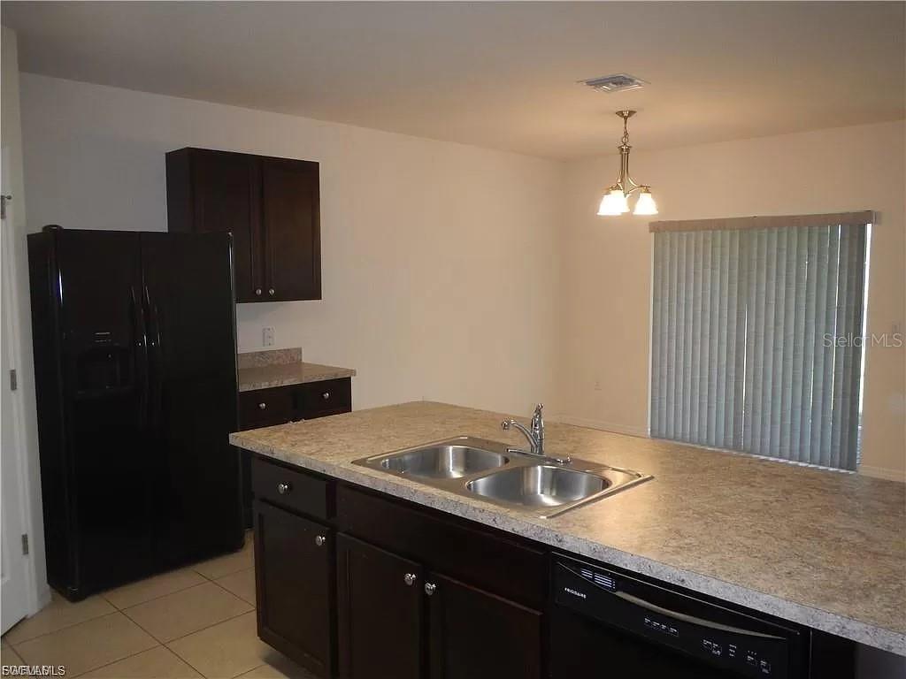 ENTRADA - Residential Lease