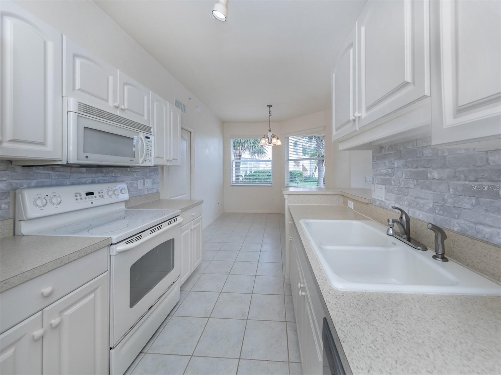 CASA DI AMICI - Residential Lease