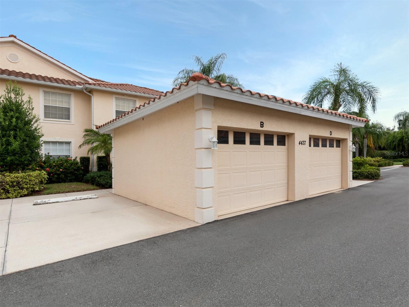 Beautiful 3 bedroom 2 bath condo in a gated community on the 1st floor, end unit, has a single car garage and a
reserved parking space. Wonderfully light and bright throughout. Tile throughout main living area, carpet in bedrooms, very neutral colors, utility
room with full size washer and dryer. For outdoor relaxing enjoyment, there is a screened patio at the rear. This deluxe community has two
heated pools, nice clubhouse, a fitness center and tennis courts. City water, sewer, garbage collection and basic cable are included in the rent.
You will be close to shopping, dining, entertainment, with easy access to i75, and a short drive to either the gorgeous beaches of Venice and
Englewood. Very close by are the Historic Districts of both Venice and Englewood with abundance of boutiques, international dining, antiquing,
patio bars, entertainment and all the things we love about living in Venice! This is a perfect place to live, perfect location, perfect community!