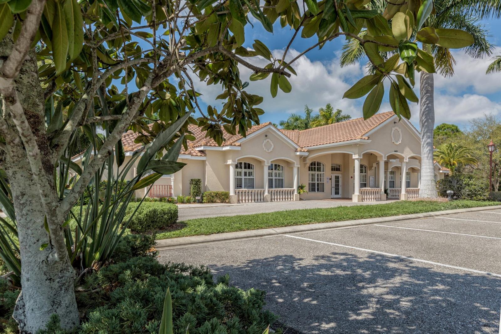 CASA DI AMICI - Residential Lease