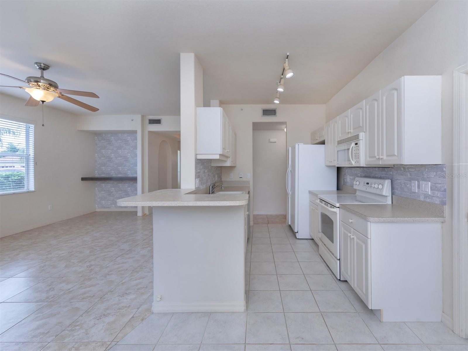 CASA DI AMICI - Residential Lease