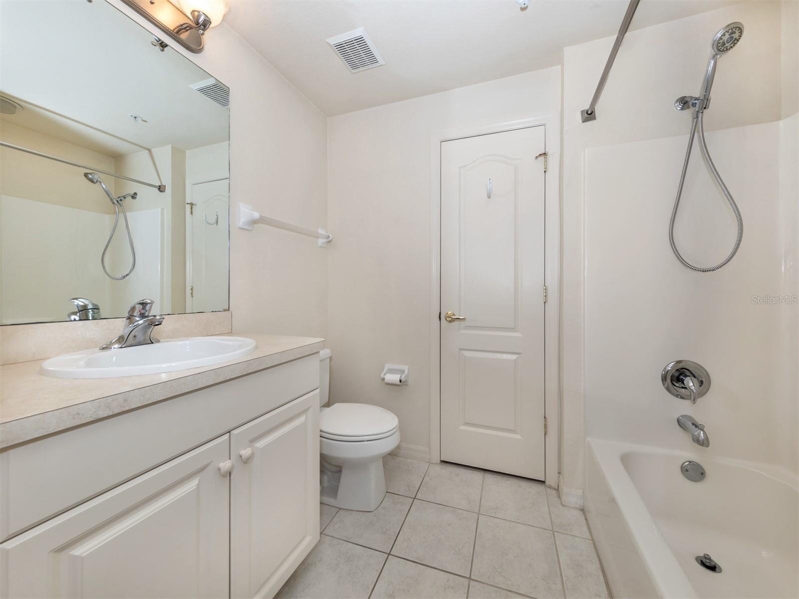 CASA DI AMICI - Residential Lease