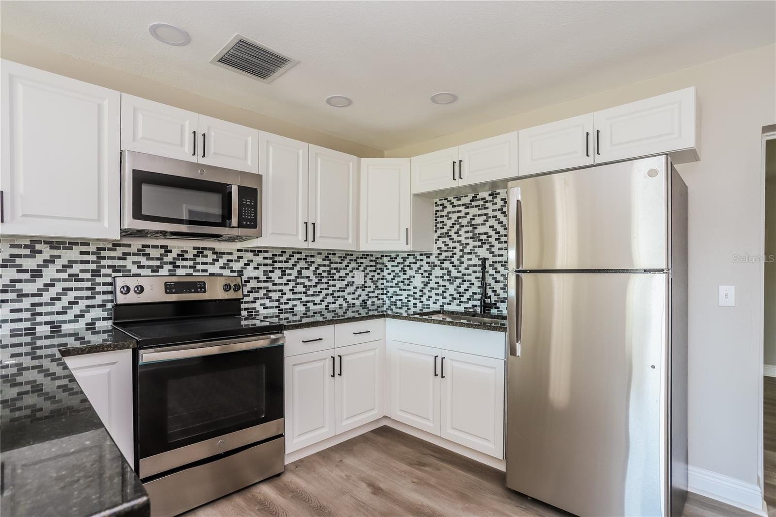 SEVEN SPGS HOMES - Residential Lease