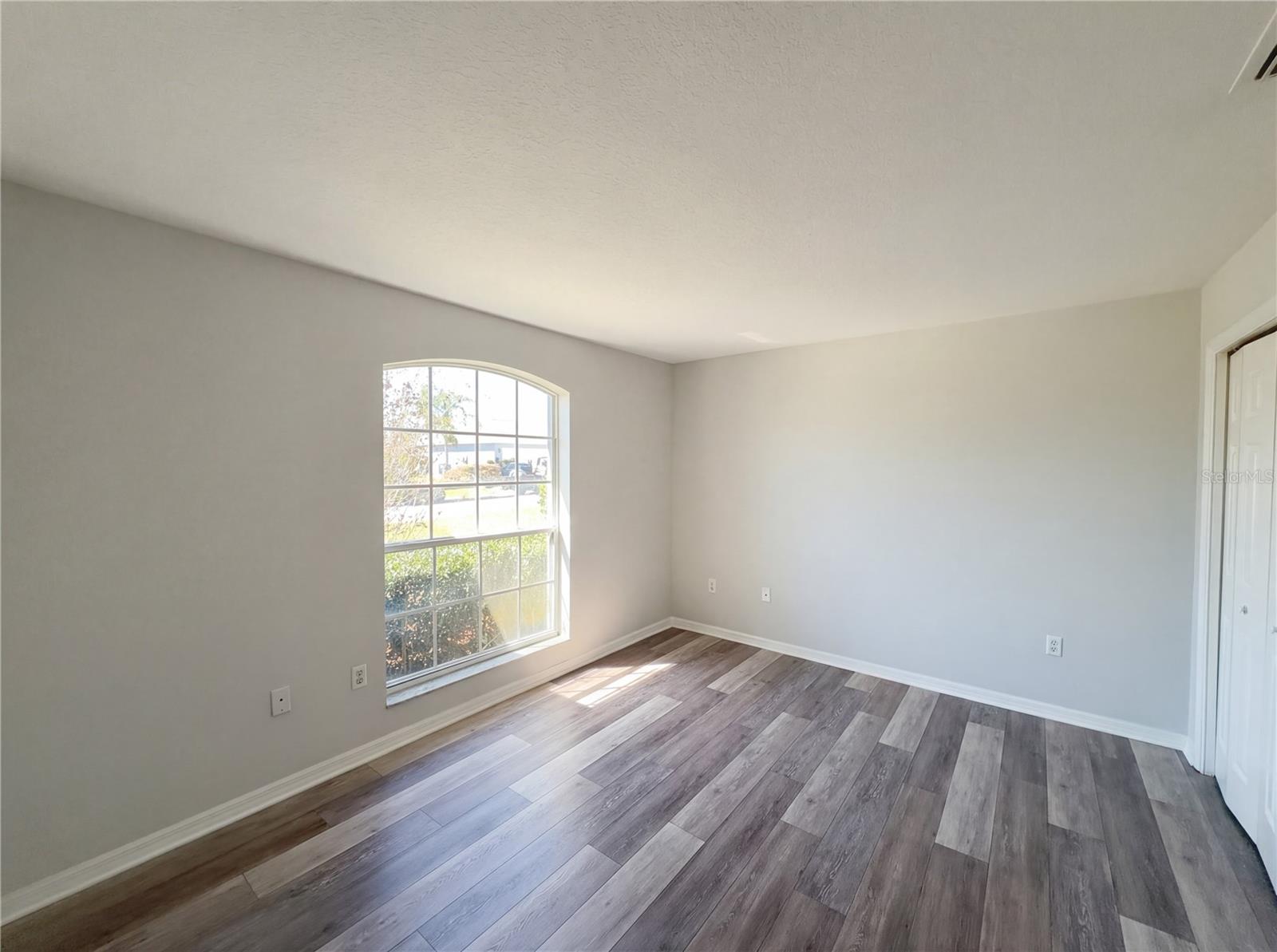 HAMPTON POINTE - Residential