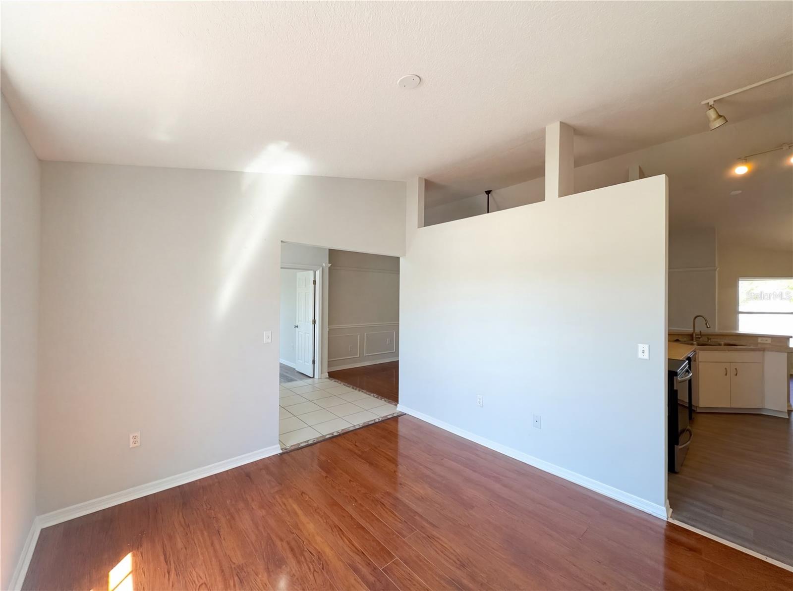 HAMPTON POINTE - Residential