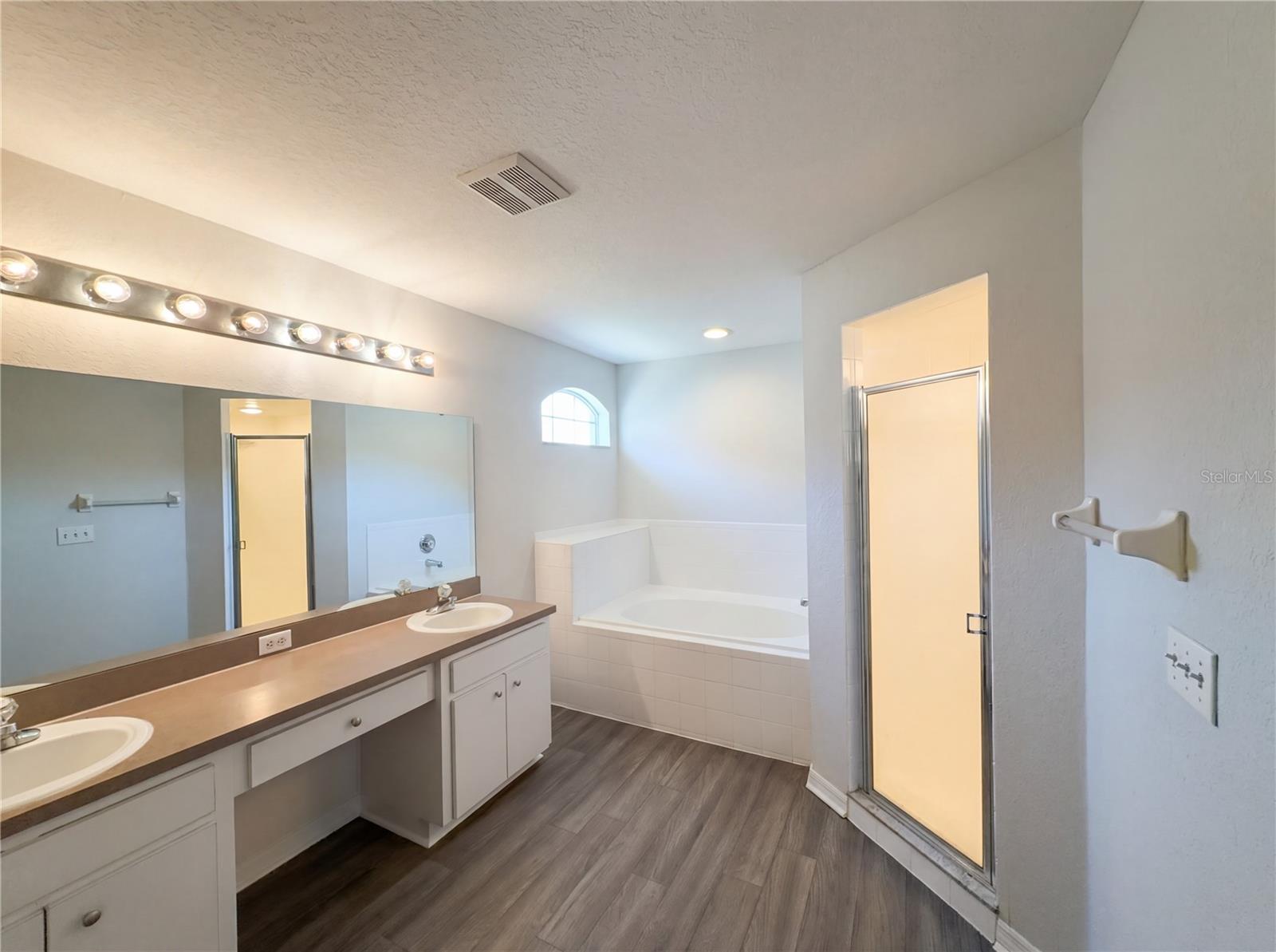 HAMPTON POINTE - Residential