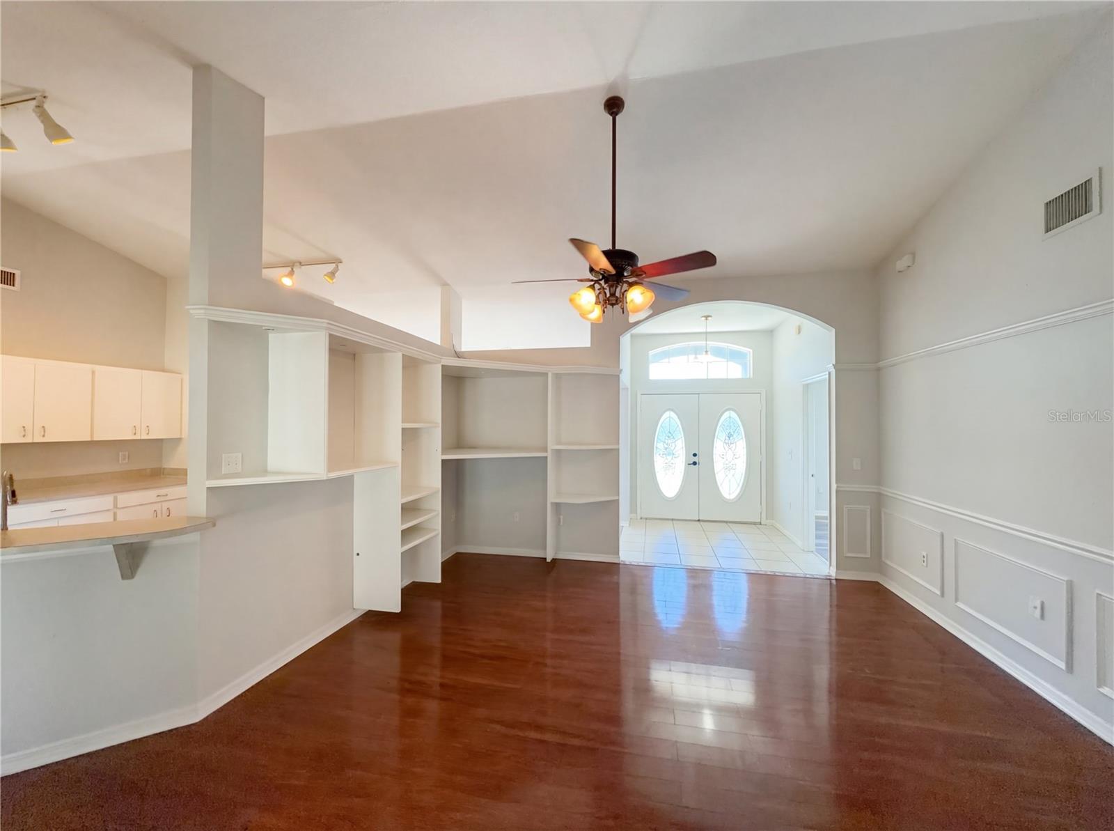 HAMPTON POINTE - Residential