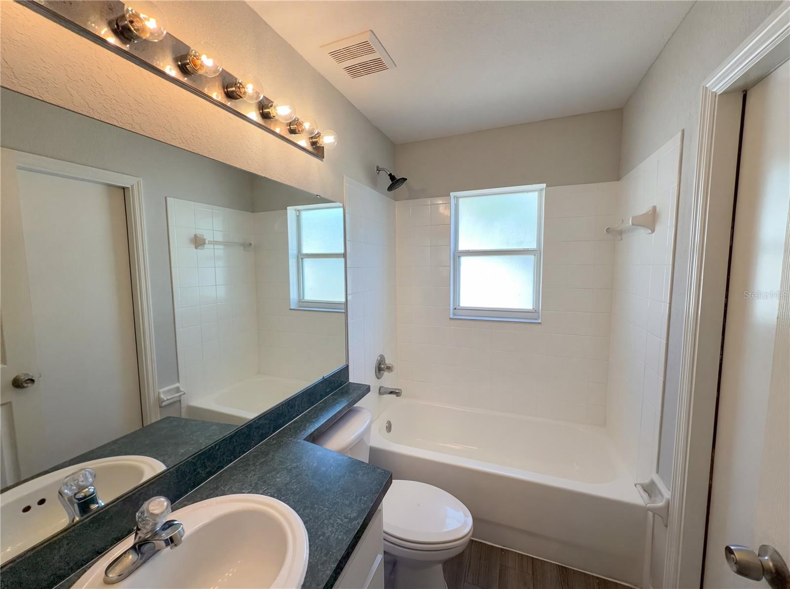 HAMPTON POINTE - Residential