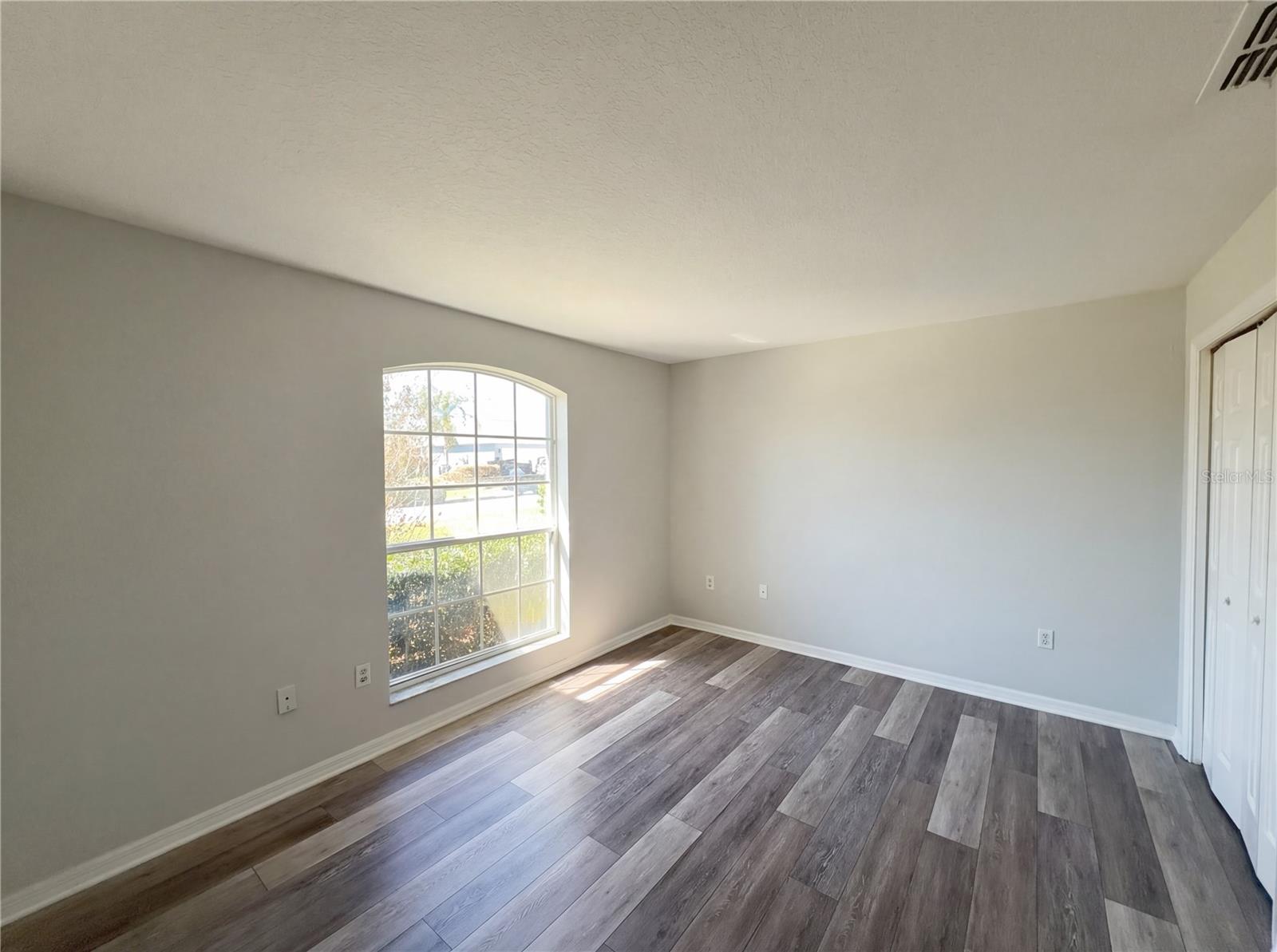 HAMPTON POINTE - Residential