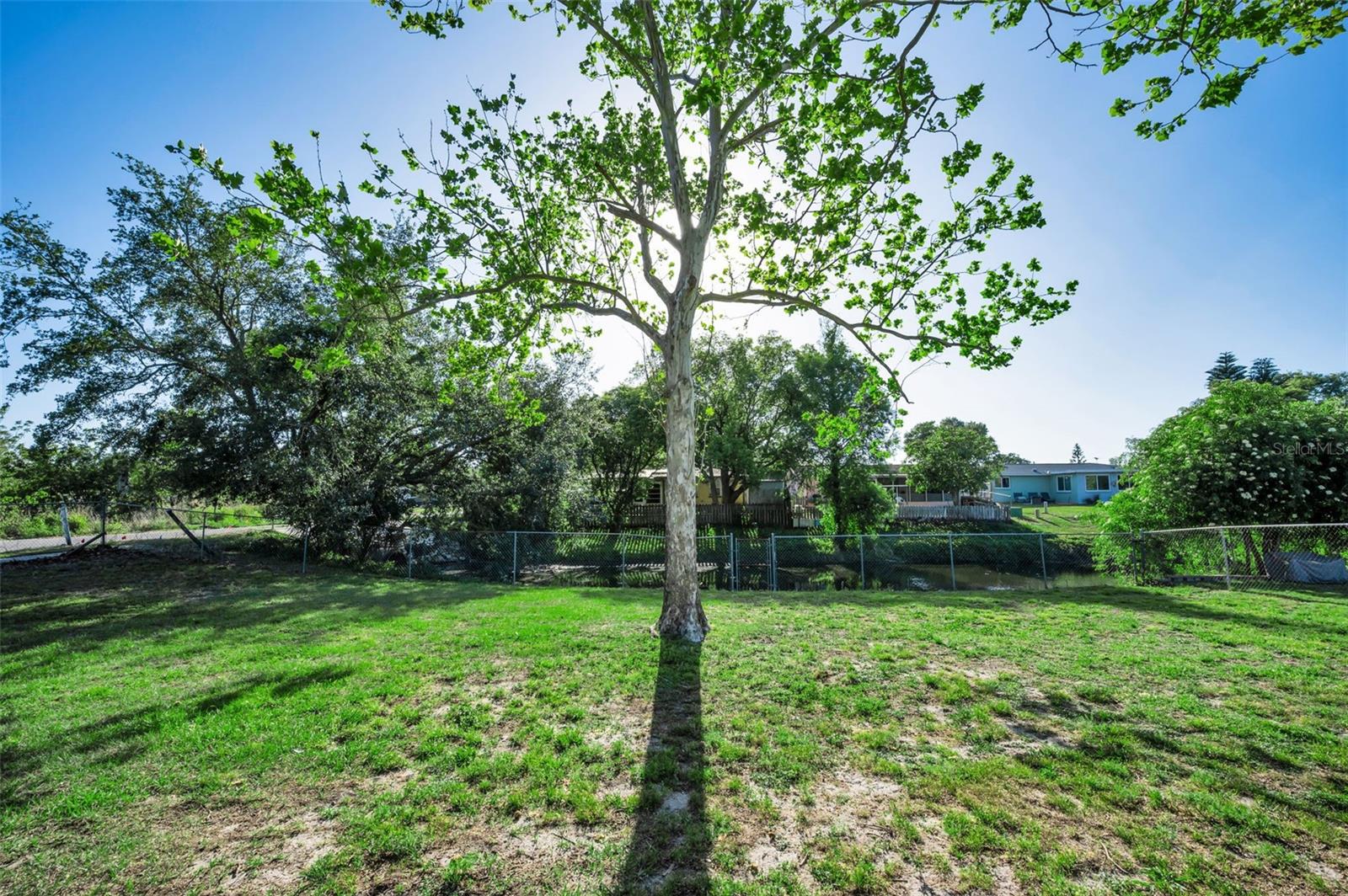 SHADOW OAKS - Residential