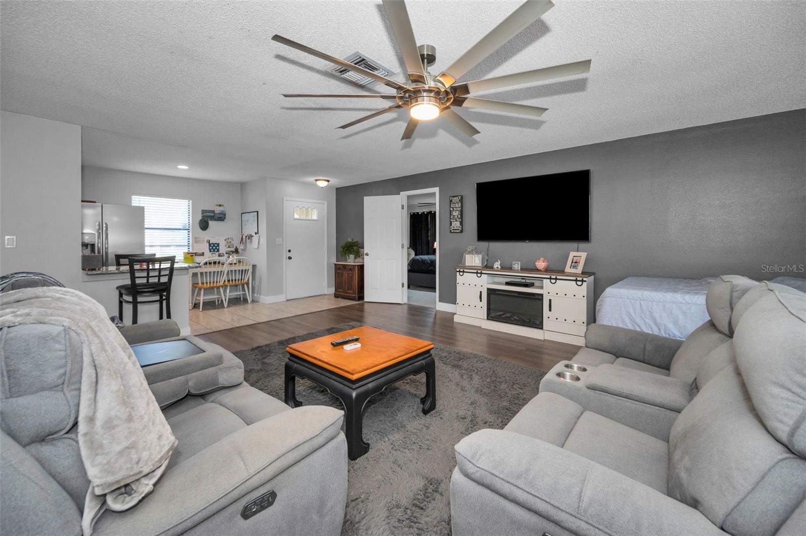 SHADOW OAKS - Residential