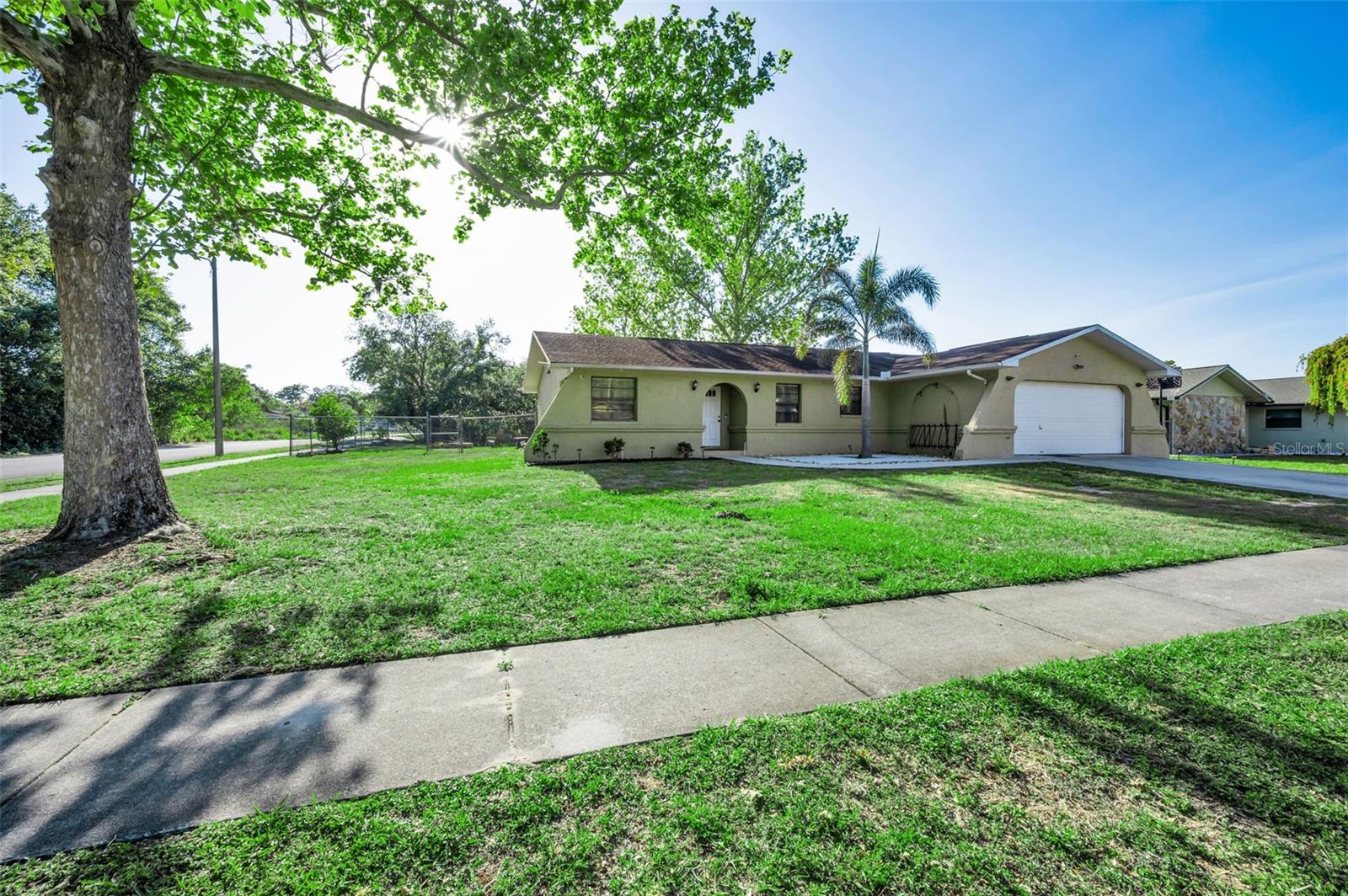 SHADOW OAKS - Residential