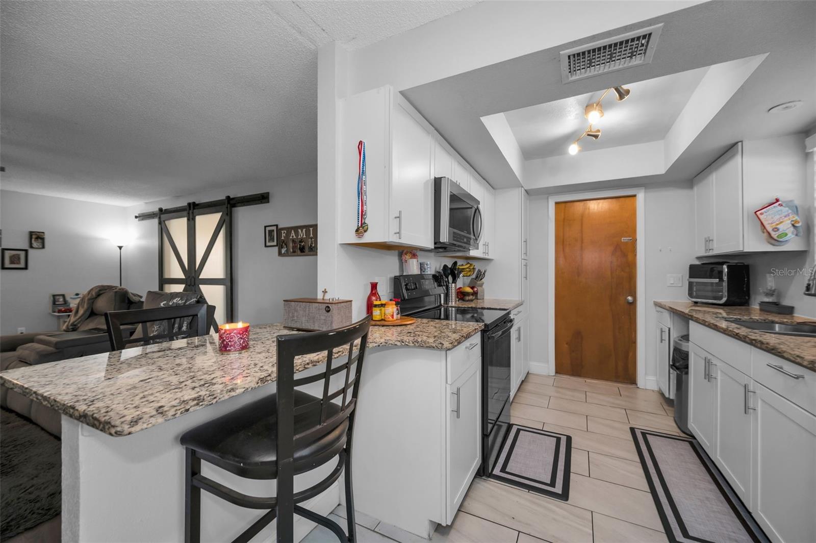 SHADOW OAKS - Residential