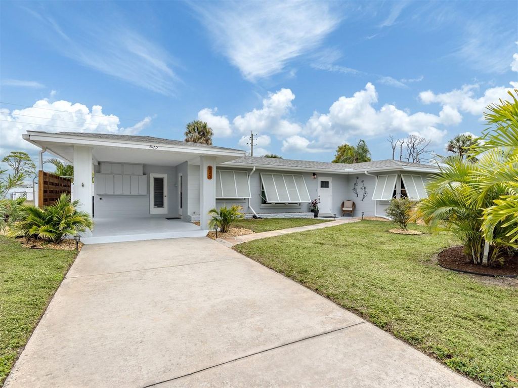 Photo of 825 Nokomis Avenue S, Venice, FL 34285 (MLS # N6142423)