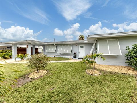 825 NOKOMIS AVENUE S VENICE FL 34285