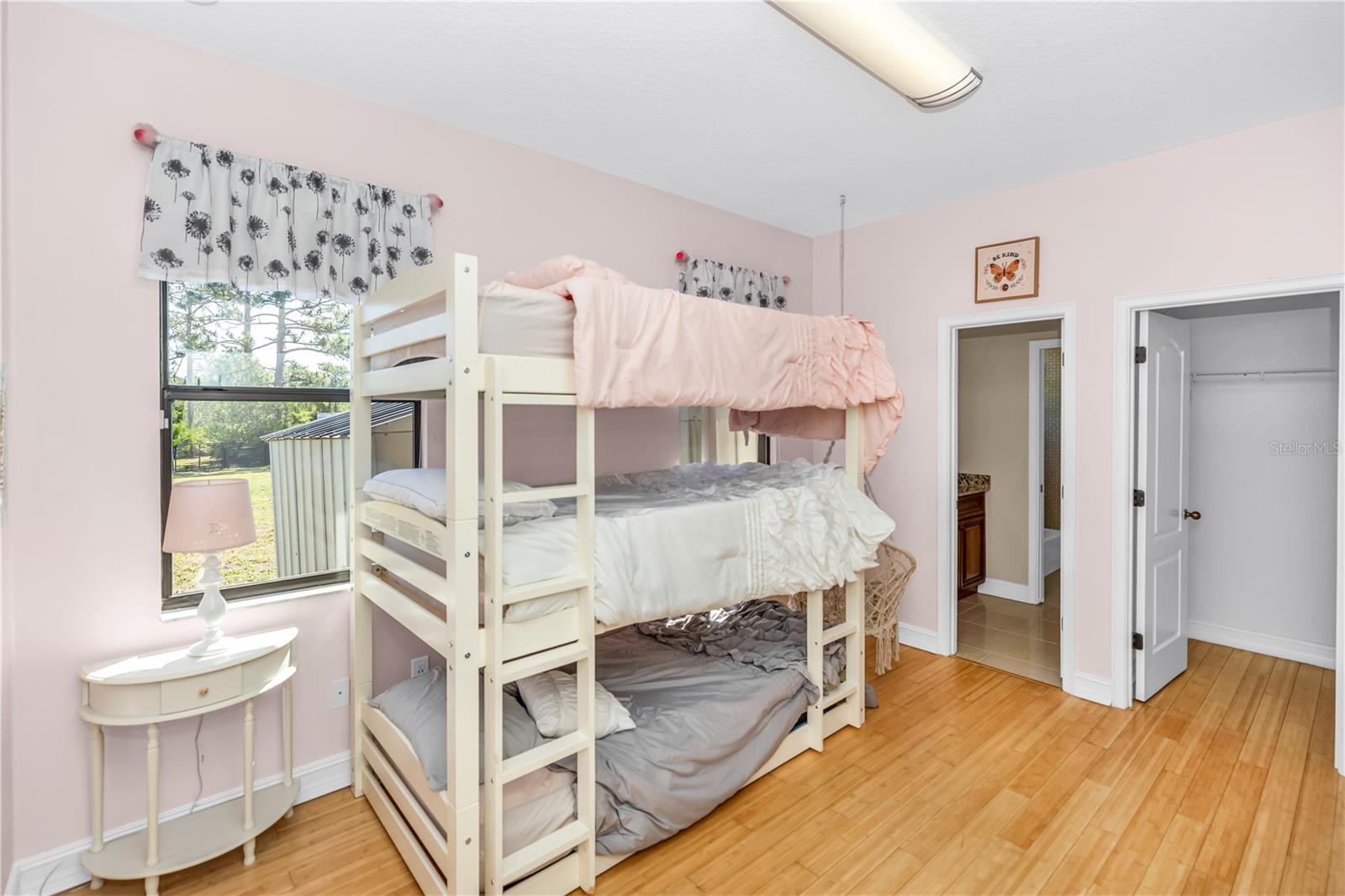 WEDGEFIELD - Residential