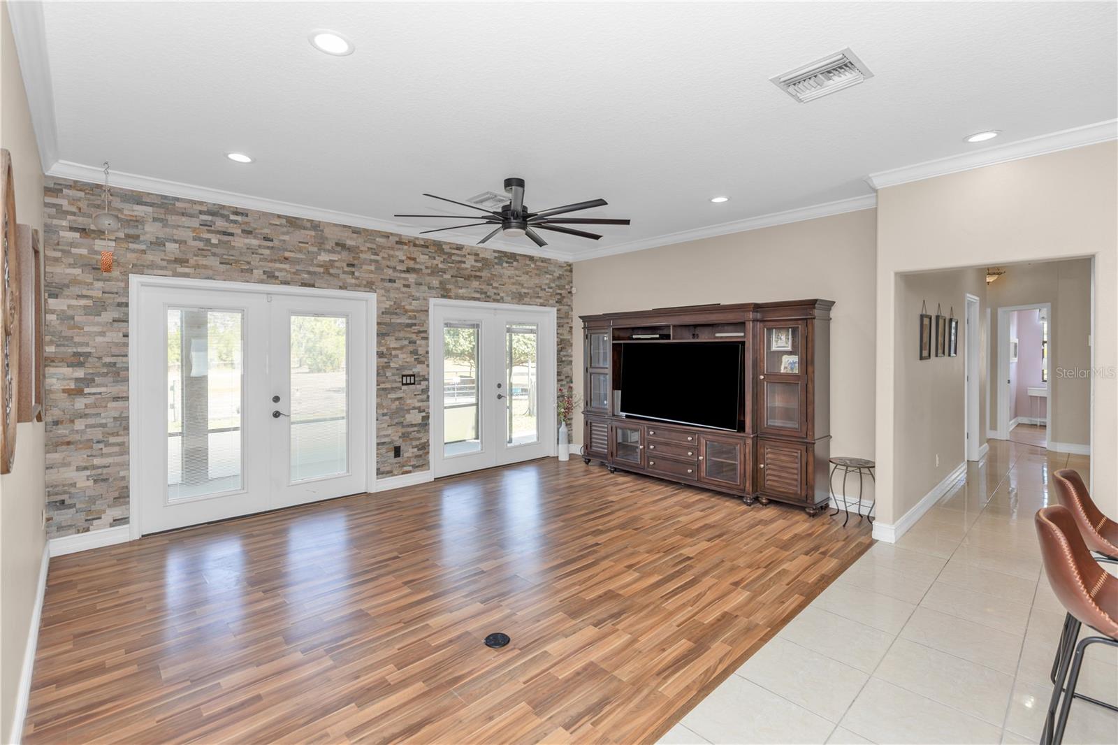 WEDGEFIELD - Residential