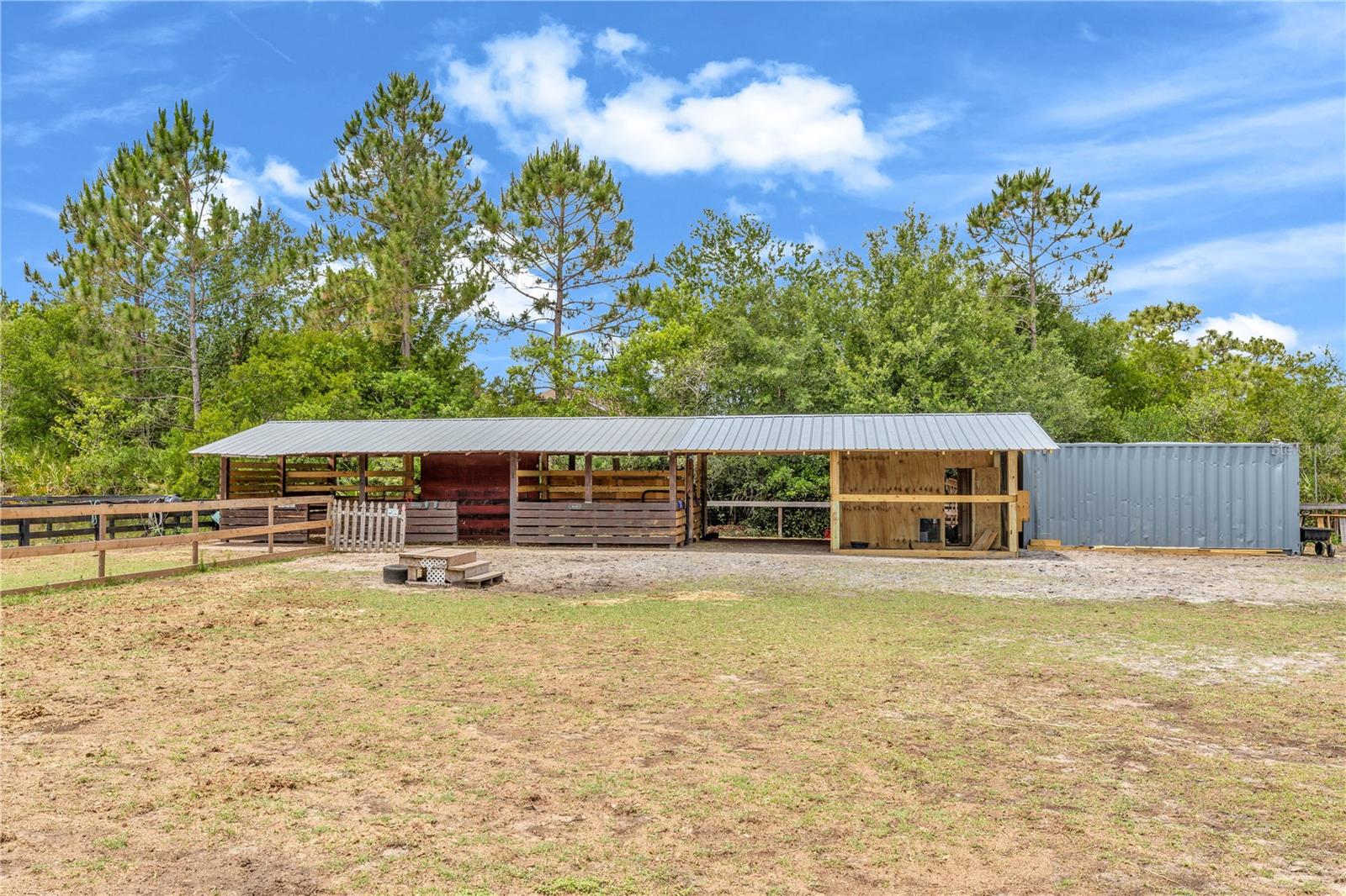 WEDGEFIELD - Residential