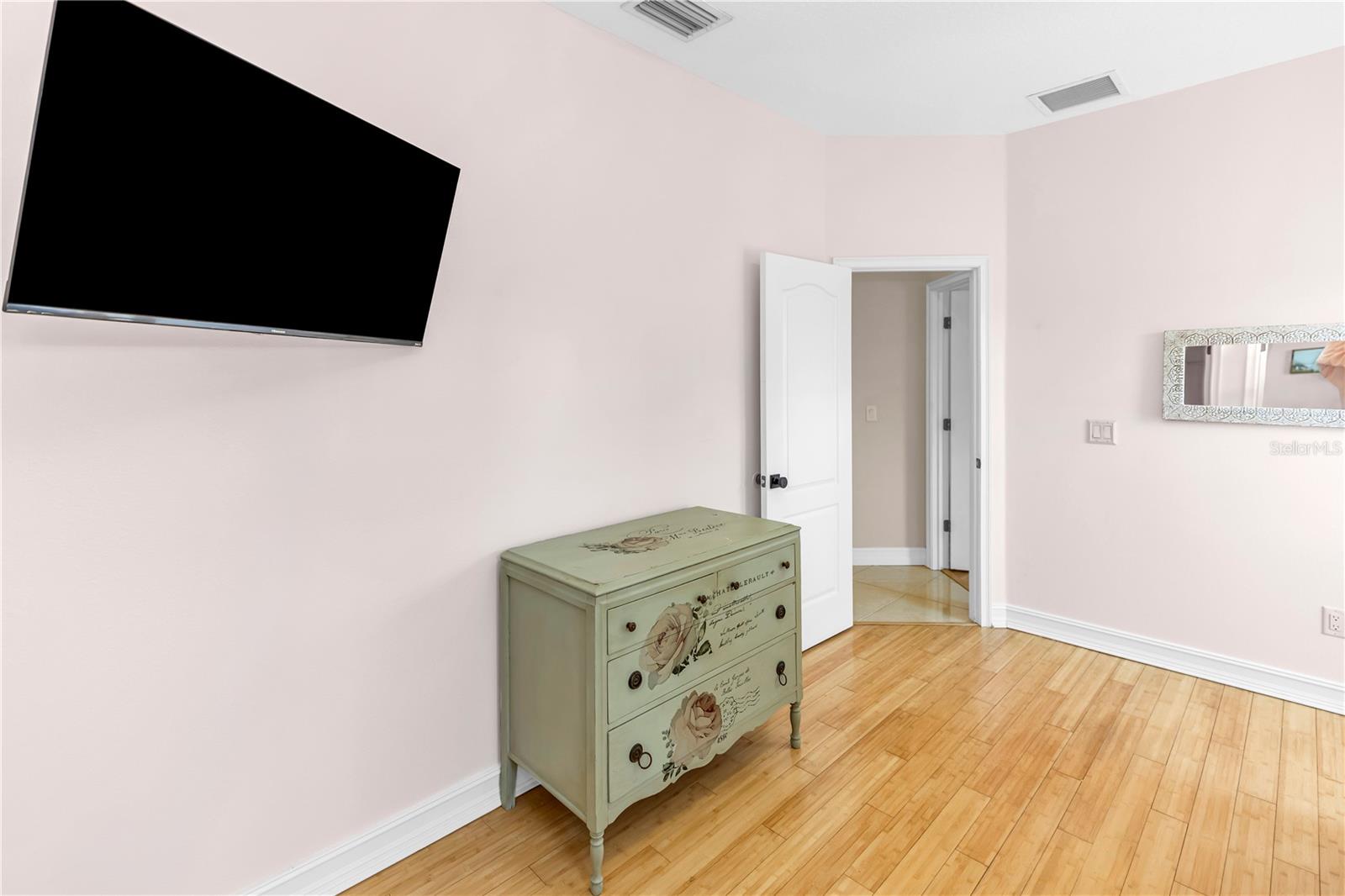 WEDGEFIELD - Residential