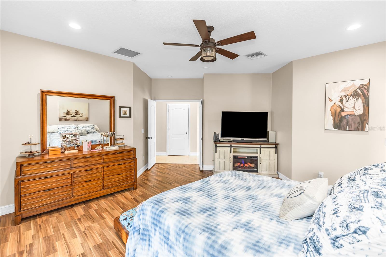 WEDGEFIELD - Residential