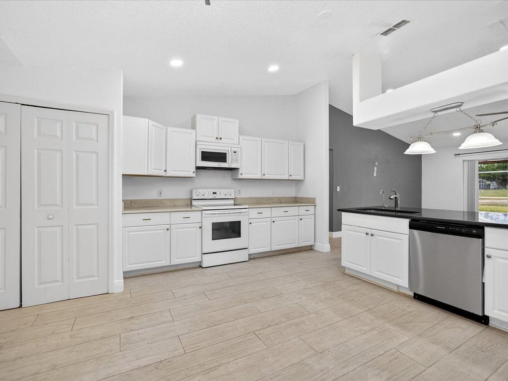Photo of 703 Sunridge Woods Boulevard, Davenport, FL 33837 (MLS # O6403867)