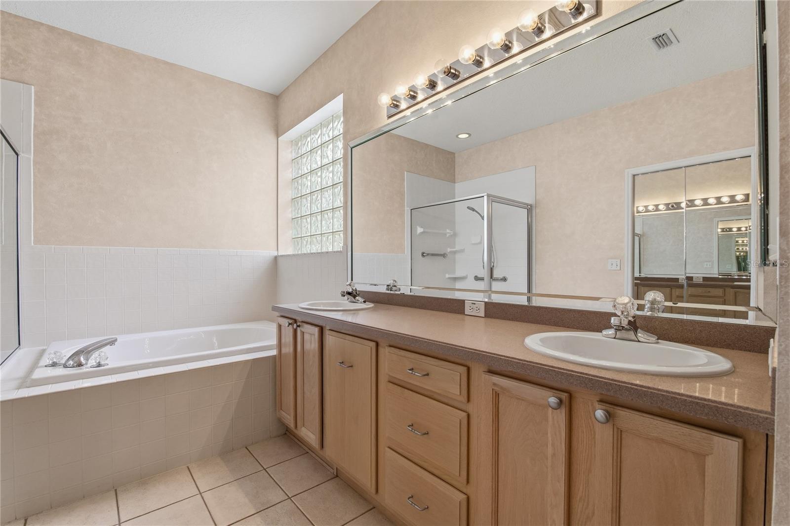 CRESCENT OAKS COUNTRY CLUB COVENTRY PH 6 - Residential