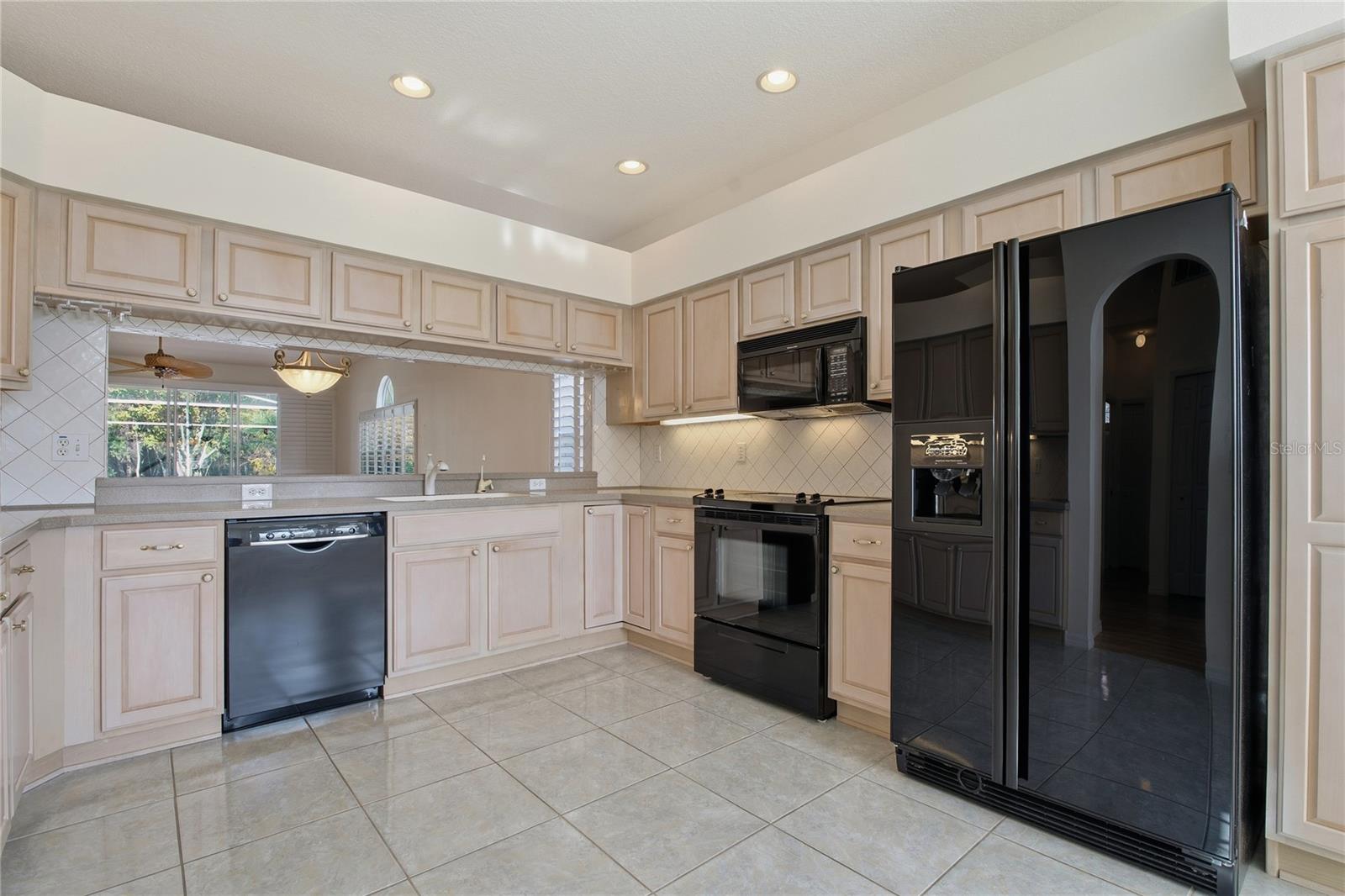 CRESCENT OAKS COUNTRY CLUB COVENTRY PH 6 - Residential