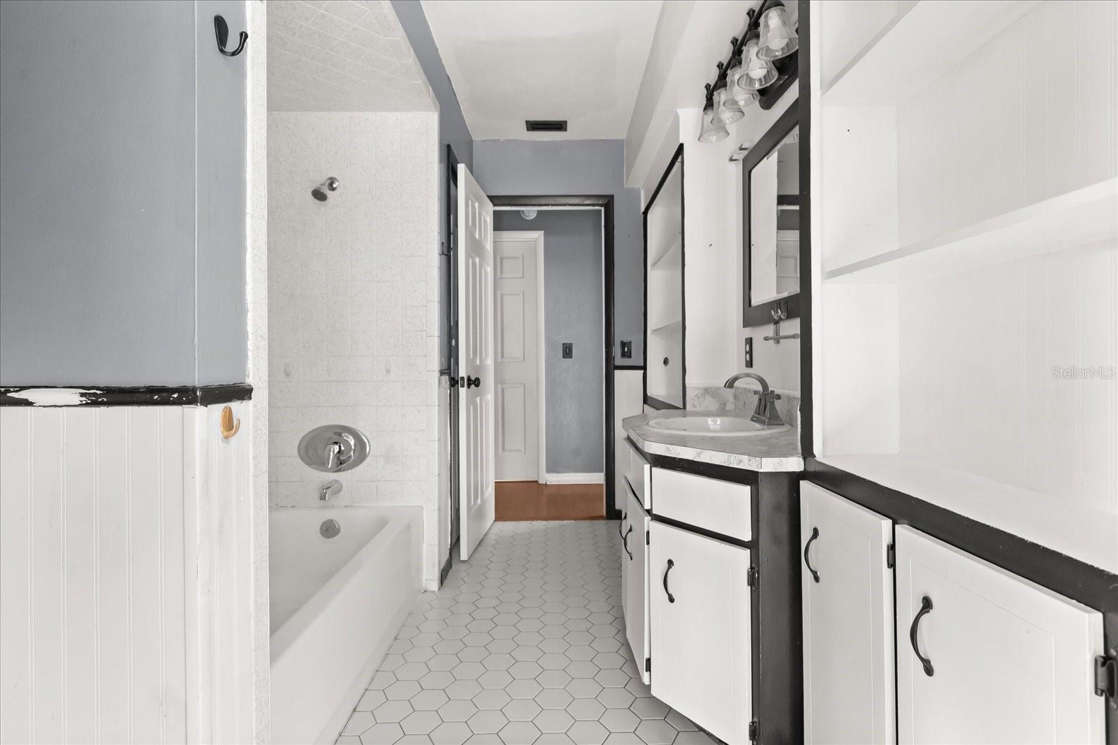 KEYSTONE MANOR - Residential