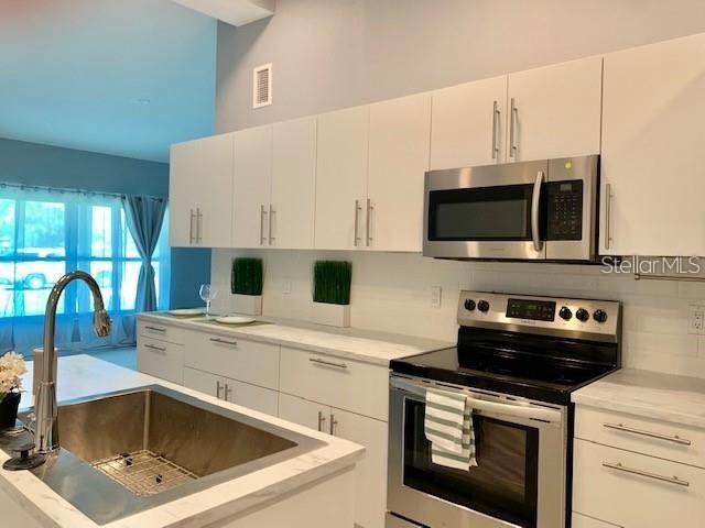 CHARLOTTE PARK - Residential Lease