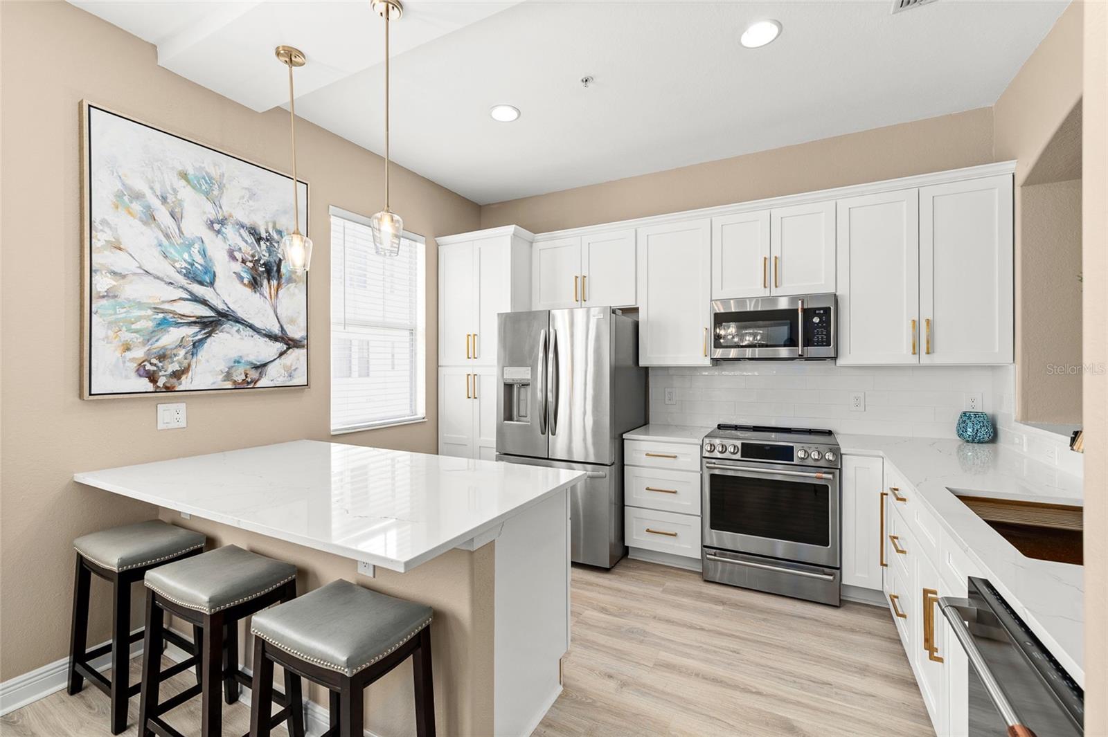 WESTSHORE YACHT CLUB TWNHMS - Residential