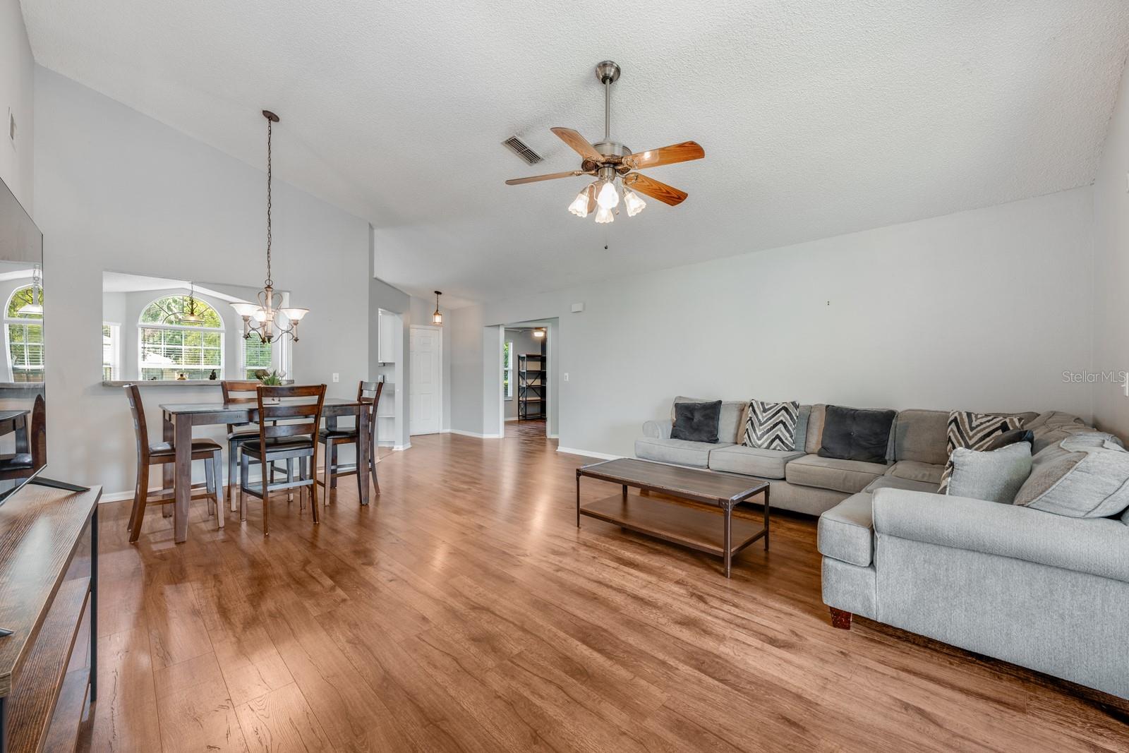 3009 E BEAUMONT LANE