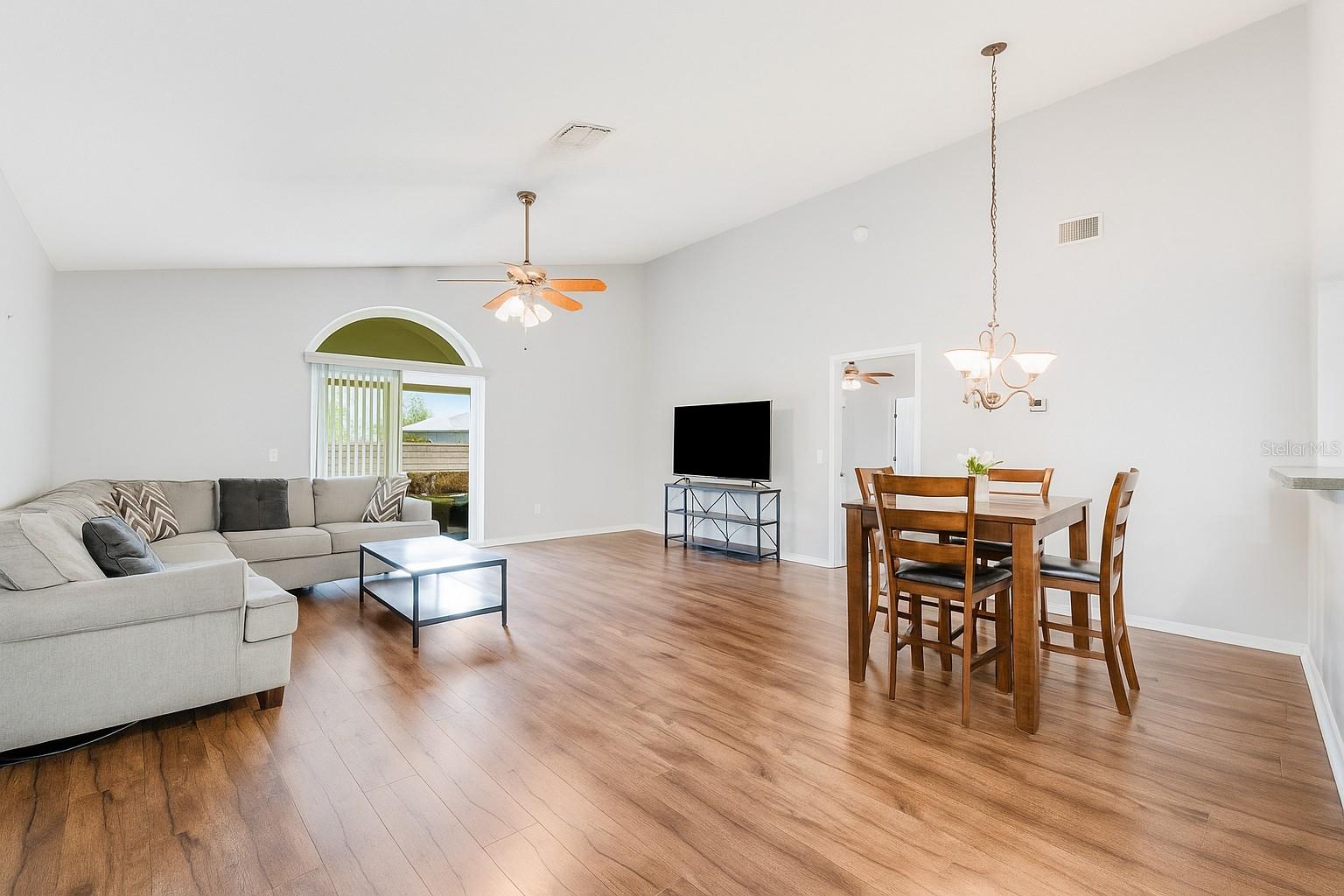 3009 E BEAUMONT LANE