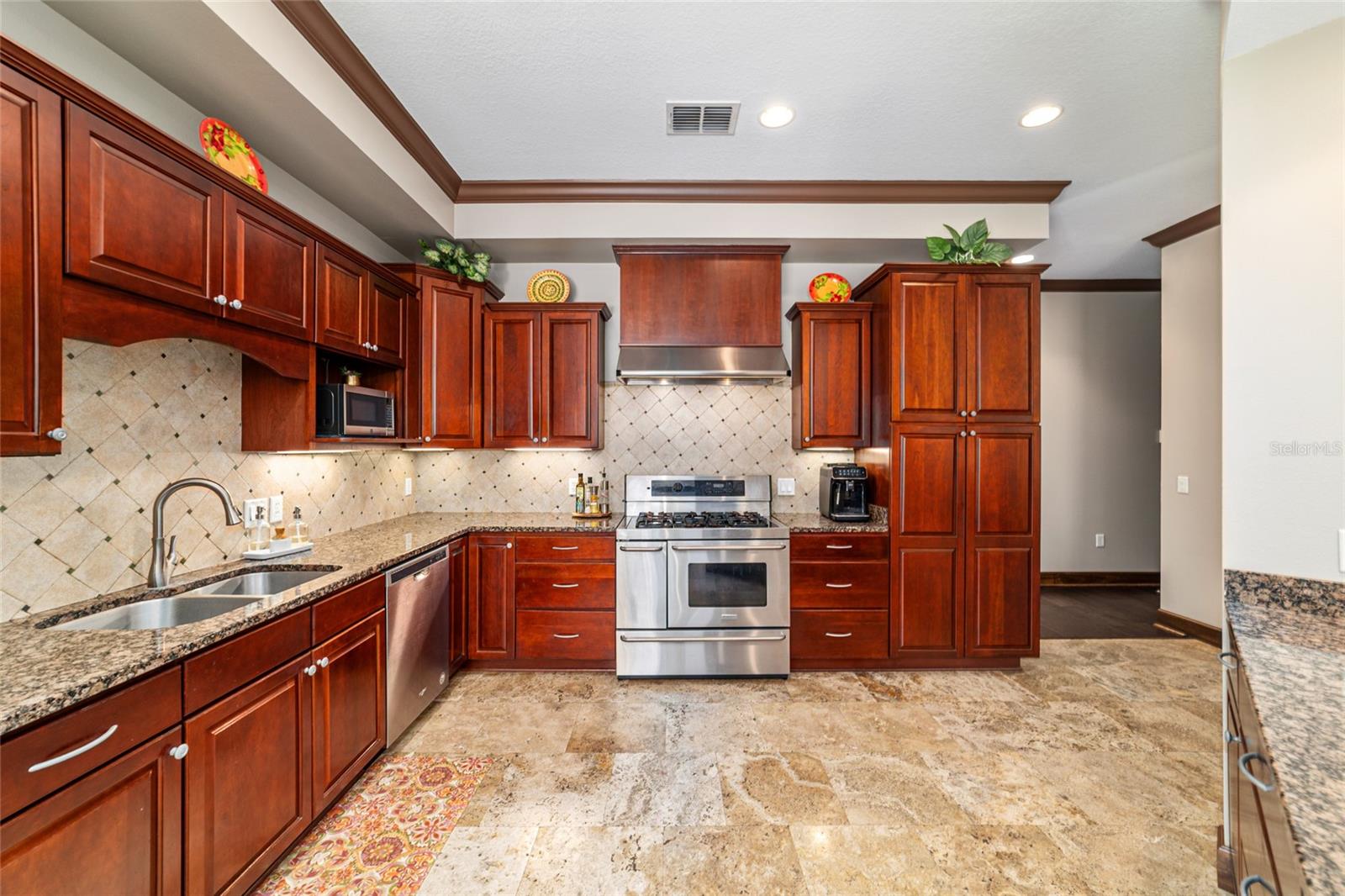 BELLECHASE LAURELS - Residential