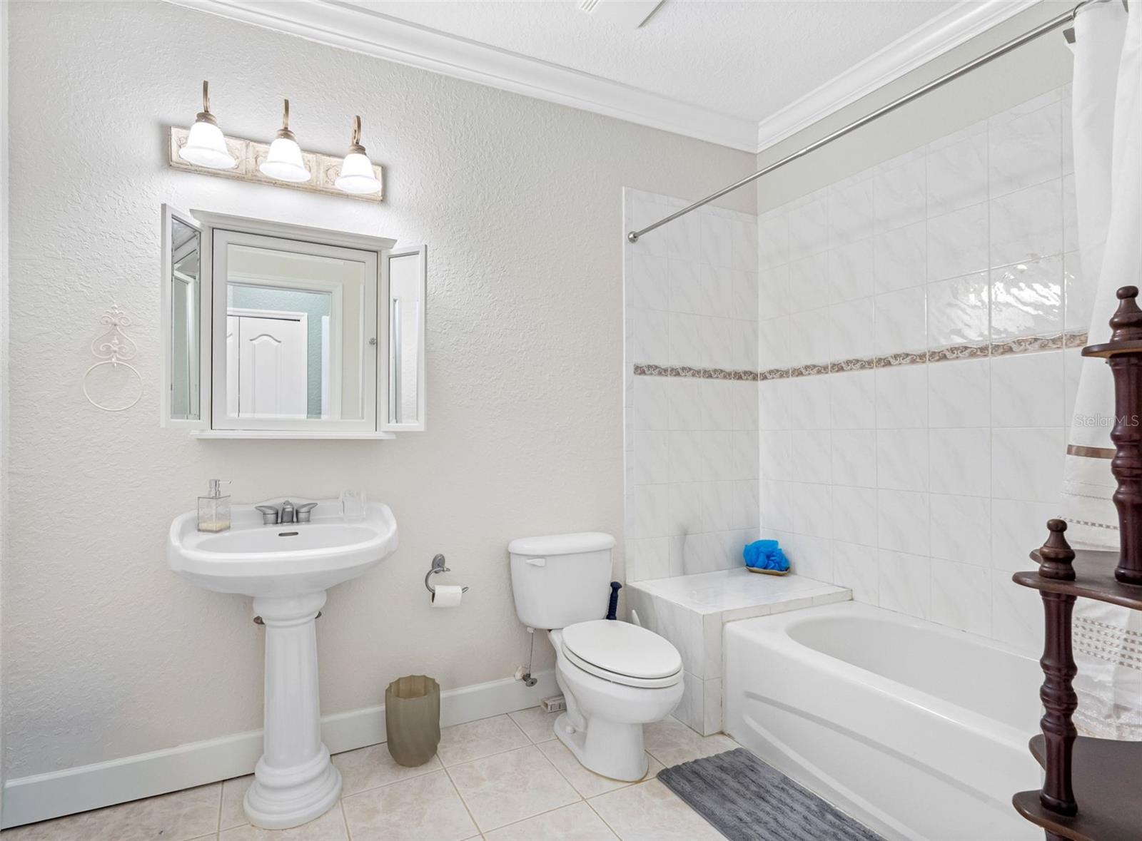 RIVERSIDE ESTATES - Residential