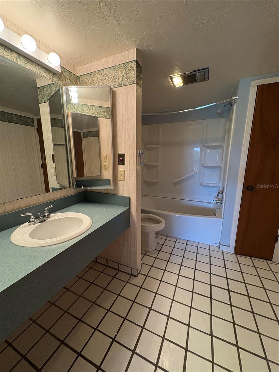 GRENELEFE CAMELOT CONDO UNIT 05 PH 01 - Residential