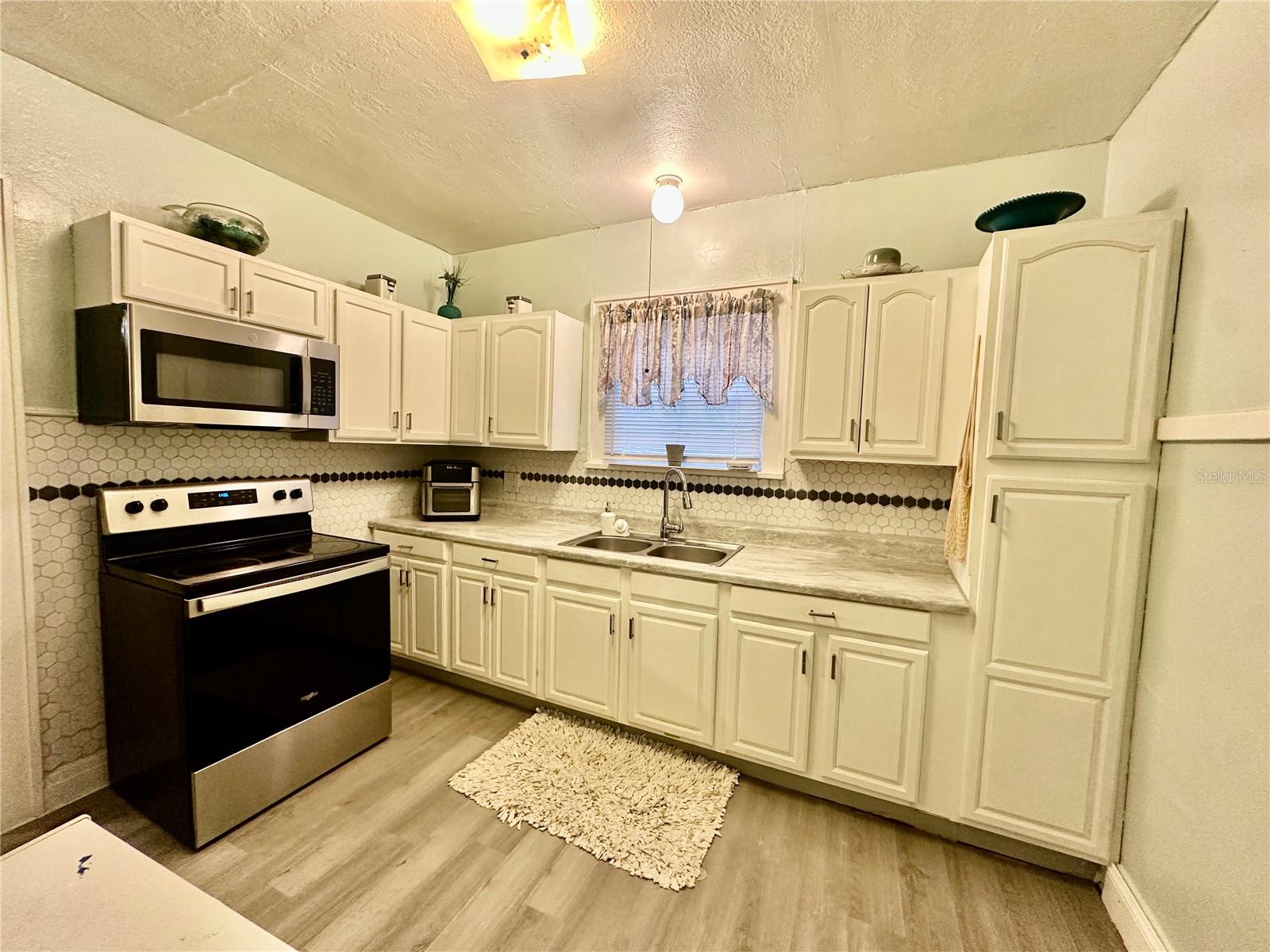 INWOOD - Residential