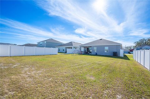 A home in LAKELAND