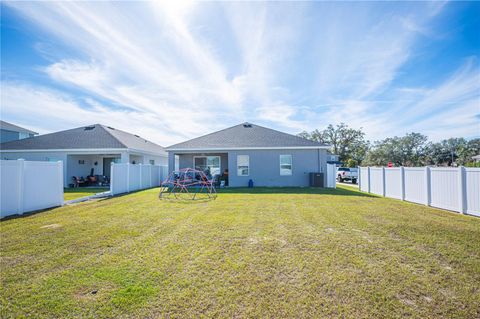 A home in LAKELAND