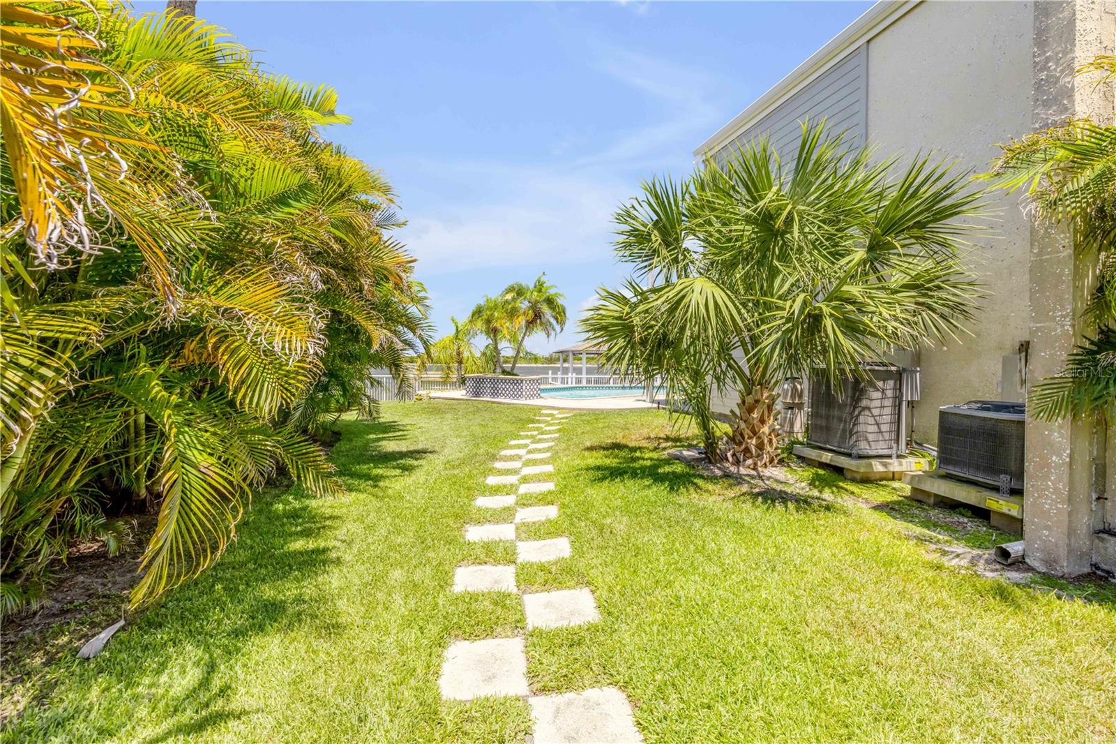 YACHT CLUB ISLAND ESTATES - Residential