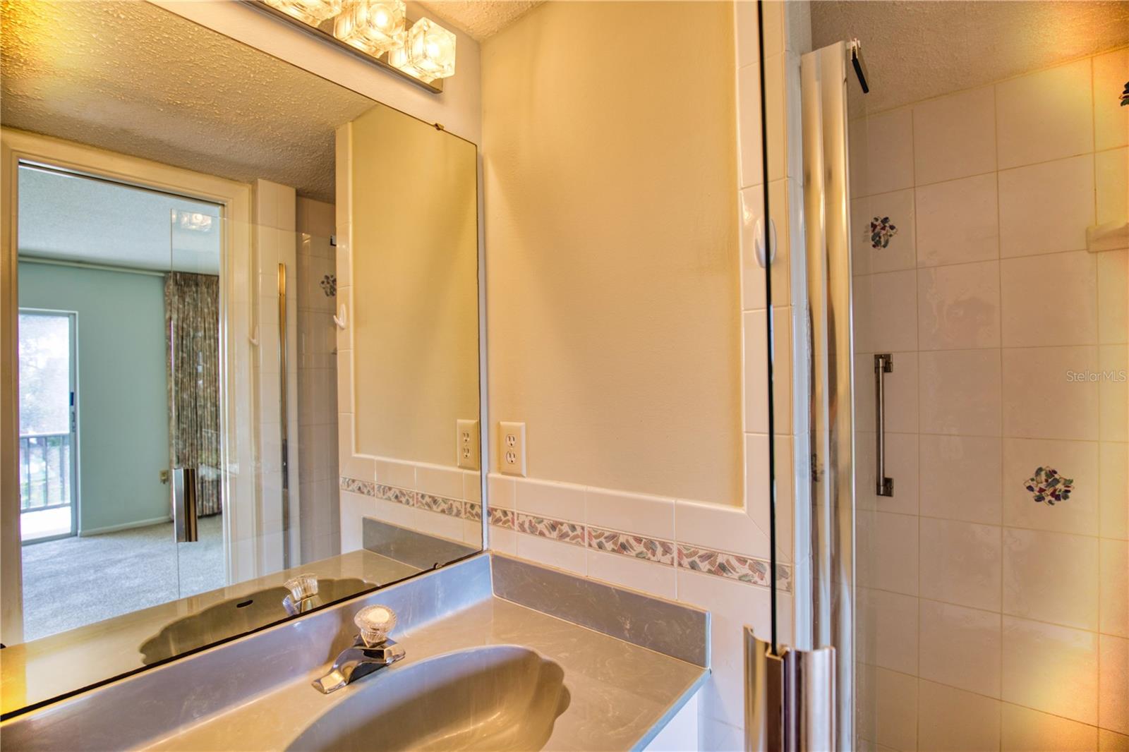 VILLA D ESTE SEC A - Residential Lease