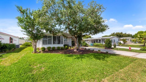 Tiny photo for 3109 Manatee Road, Tavares, FL 32778 (MLS # G5113669)