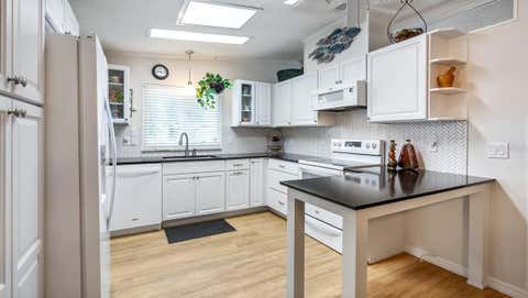Tiny photo for 3109 Manatee Road, Tavares, FL 32778 (MLS # G5113669)