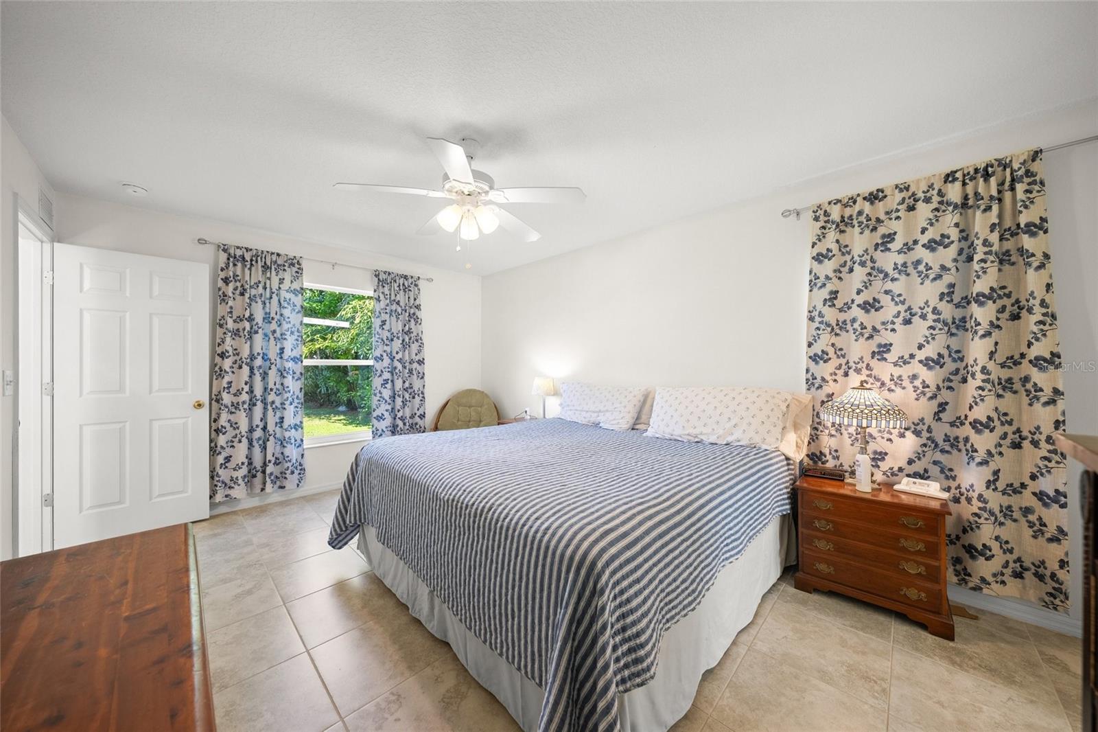 LAKE SARASOTA - Residential