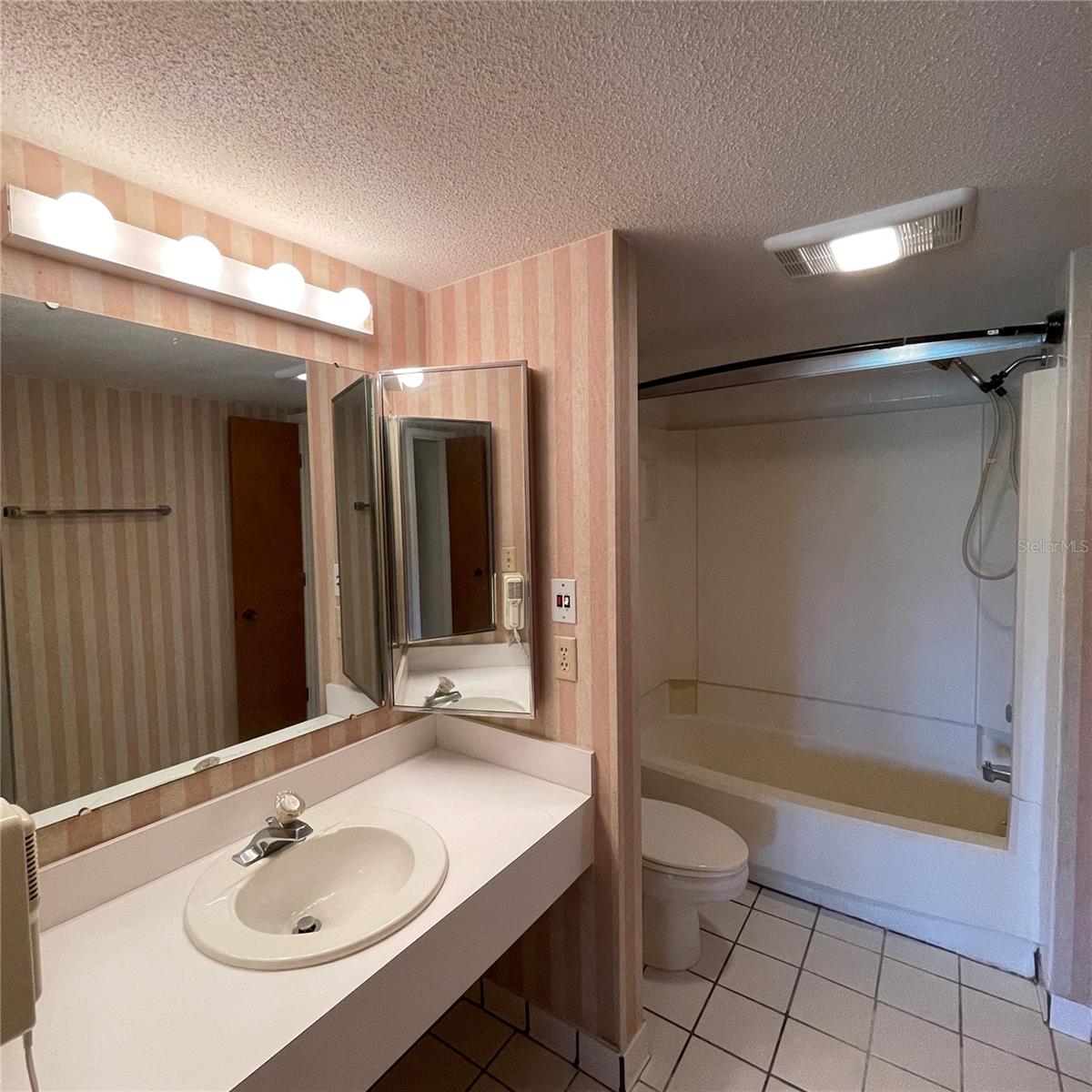 GRENELEFE CONDO PH 01 BURNWAY SOUTH - Residential Lease