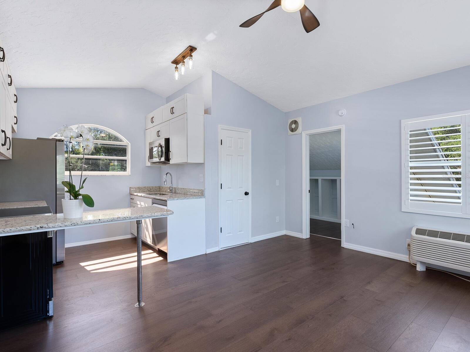 PHILLIPPI LAKE - Residential
