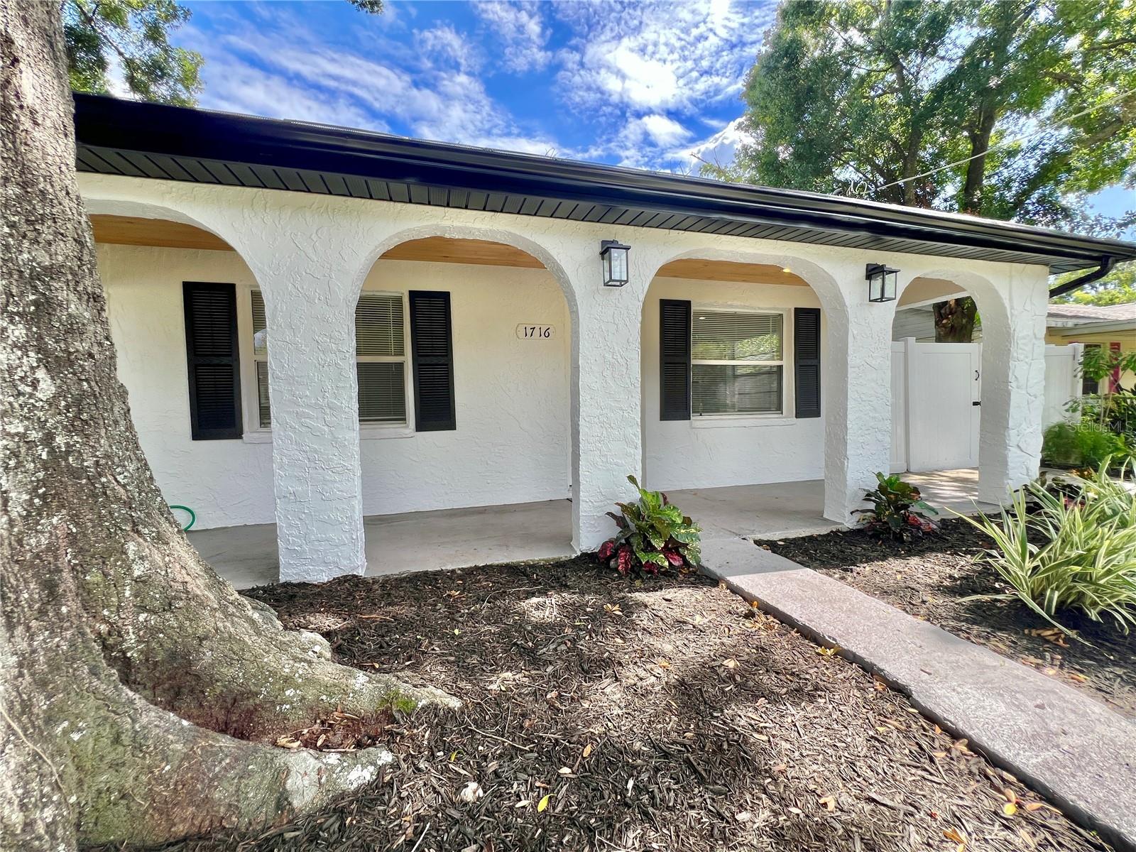 Welcome to your Charming 3/BDR, 2/BTH home in Tampa, Florida! This modern, spacious home features brand-new paint, flooring, and appliances. The main bedroom has a walk-in closet with direct access to the bathroom. This stunning property also features tile throughout and a fully fenced backyard! The curb appeal is lovely, with fresh new landscaping and new plants in the front and backyard of the property.
*Also INCLUDED in the rental price is the in-home Washer/Dryer. This Tampa, Florida gem is located within walking distance of Hyde Park and close to numerous downtown shops, bars, and restaurants; this property is also conveniently near The University of Tampa, Downtown Tampa, and the up-and-coming Cass Street dining and shopping area. This unit won't last long—if you're interested, schedule a tour today before it's too late!