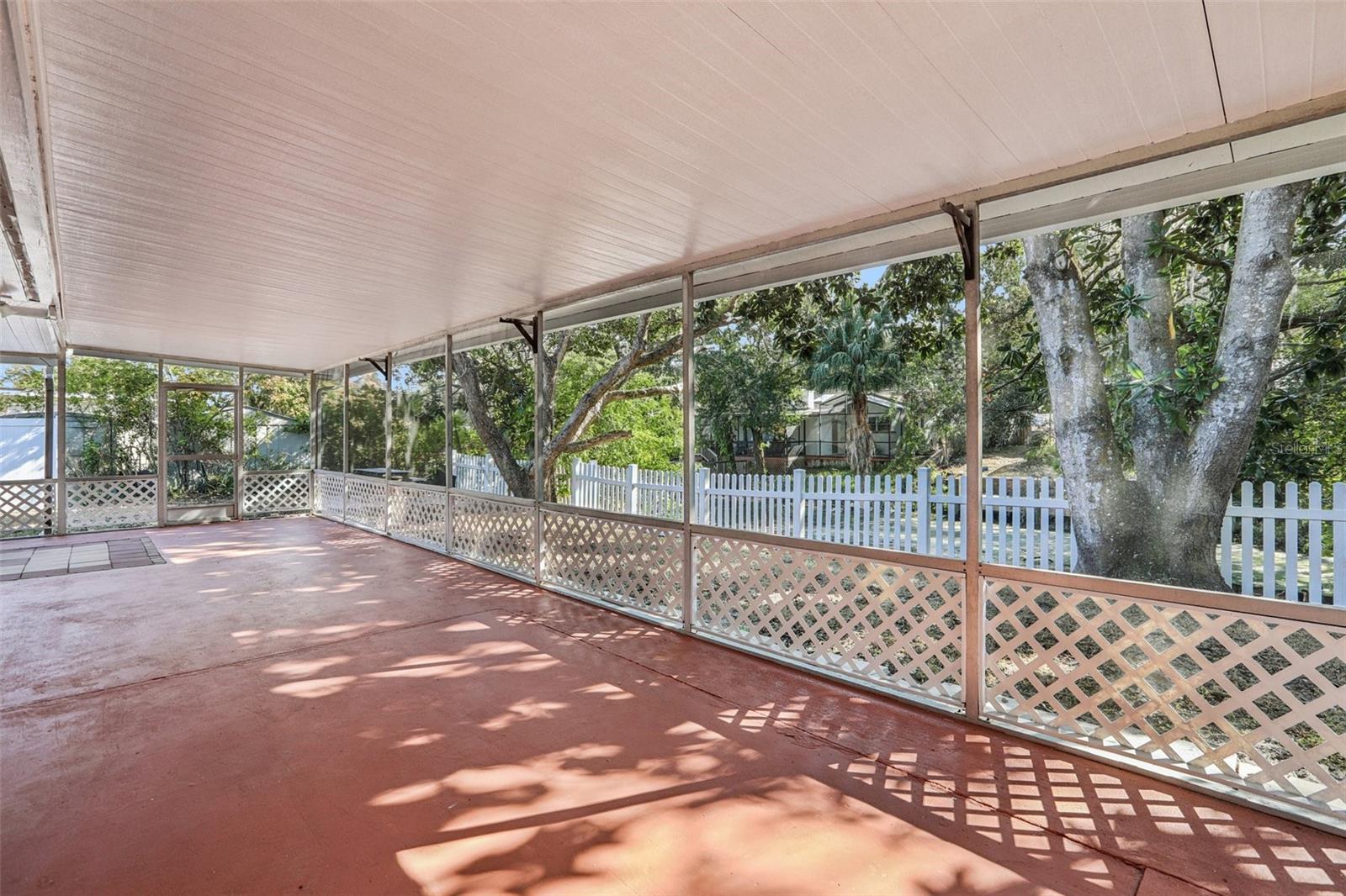 LAKE TARPON ESTATES - Residential