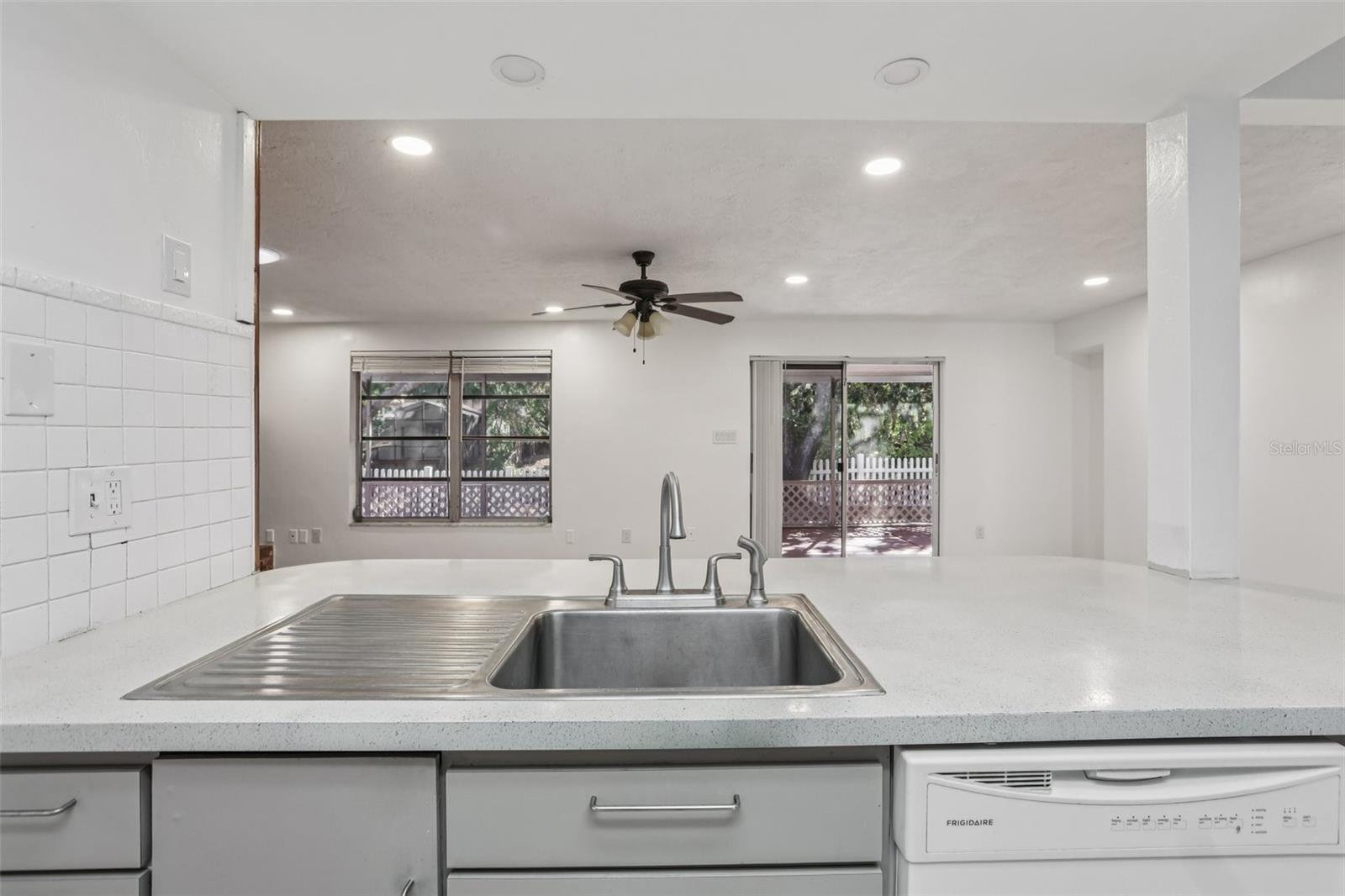 LAKE TARPON ESTATES - Residential