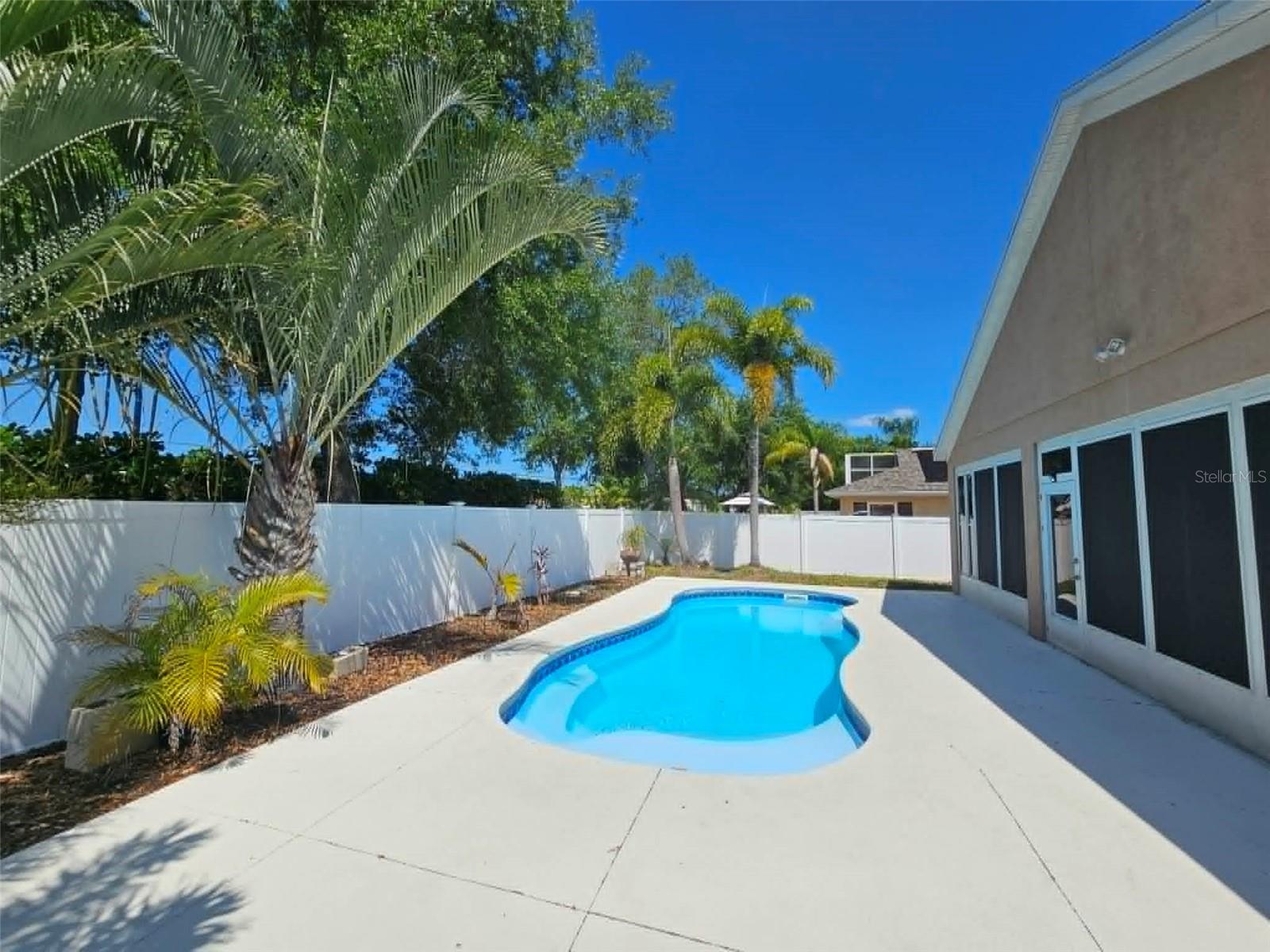 CRYSTAL LAKES - Residential