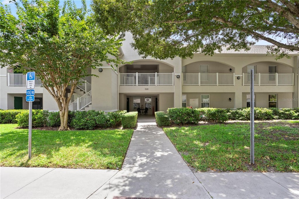 Photo of 580 Cranes Way #258, Altamonte Springs, FL 32701 (MLS # O6450245)